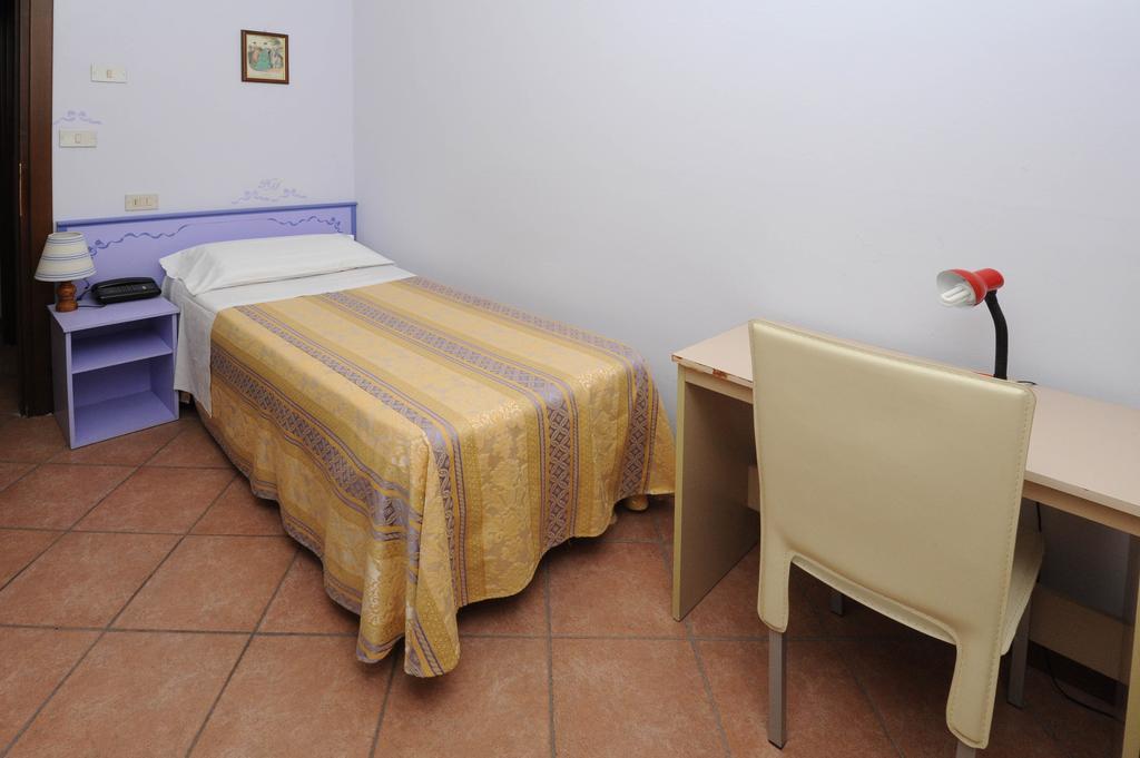 Hotel Marina Montecatini Terme Oda fotoğraf
